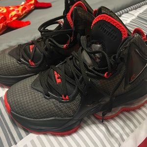 Big Kids Nike Lebron Basketball Shoes Size 4.5